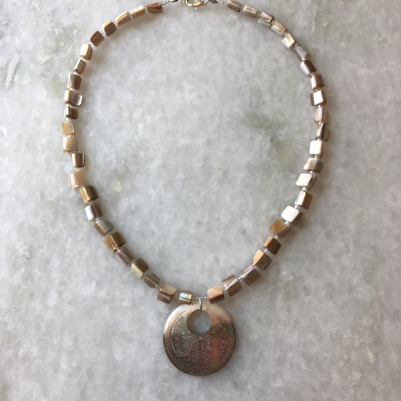 Elegant Beige Etched shell and beaded necklace and Shell anklet/bracelet 🐚🪸🌞🌼 - Picture 14 of 15